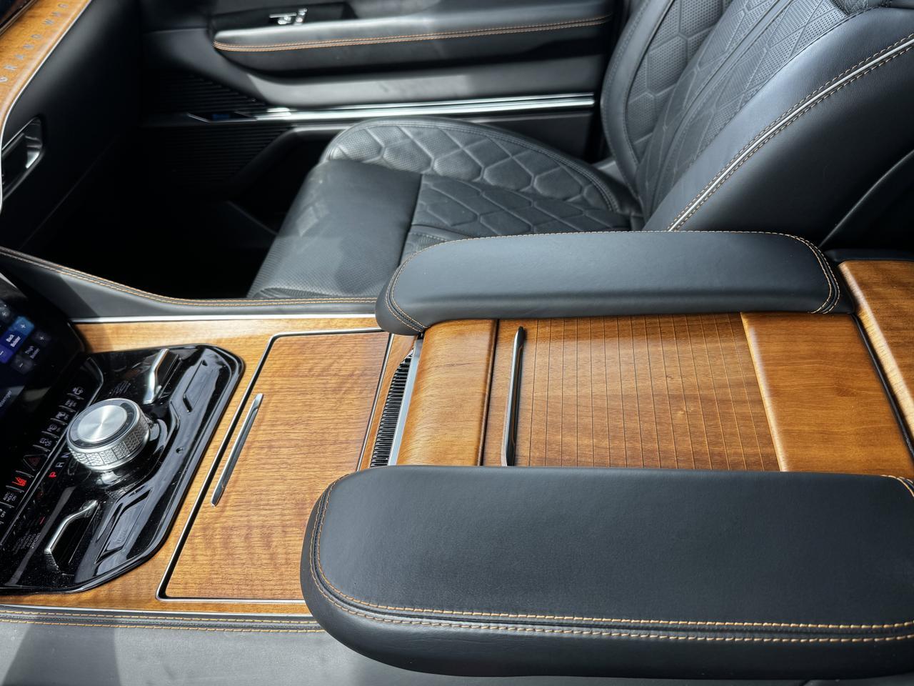 2024 Jeep Grand Wagoneer L Series III 4x4 | Low KMs | 3L Hurricane | Leather | NAV | Heated Vented Seats | Sunroof Redwater AB