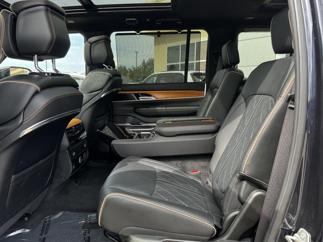 2024 Jeep Grand Wagoneer L Series III 4x4 | Low KMs | 3L Hurricane | Leather | NAV | Heated Vented Seats | Sunroof Redwater AB