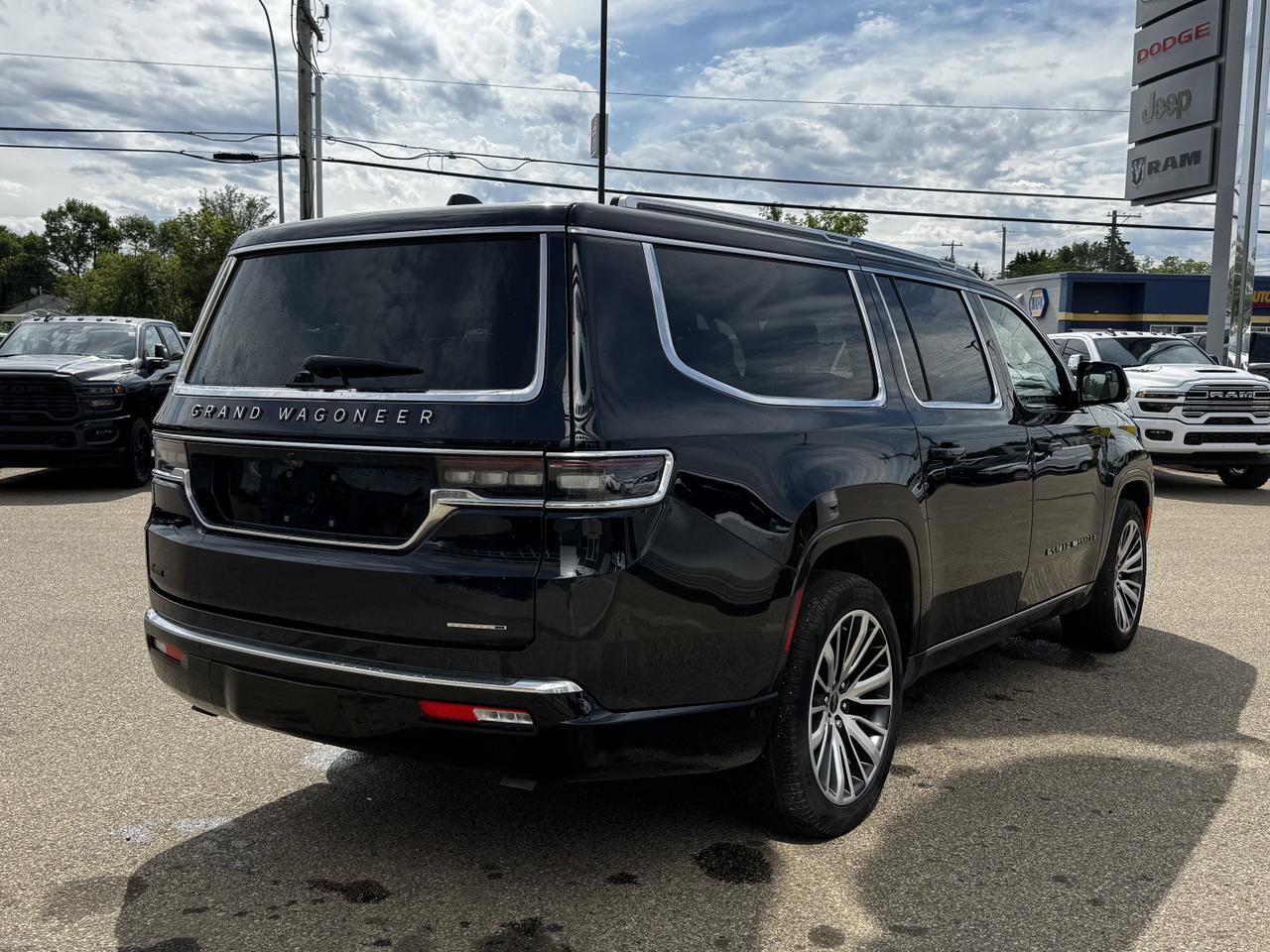 2024 Jeep Grand Wagoneer L Series III 4x4 | Low KMs | 3L Hurricane | Leather | NAV | Heated Vented Seats | Sunroof Redwater AB