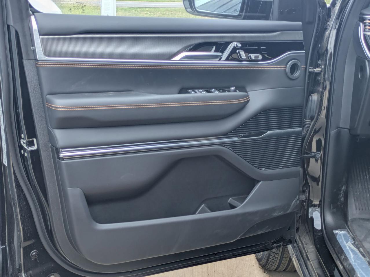 2024 Jeep Grand Wagoneer Series III Obsidian Castroville TX