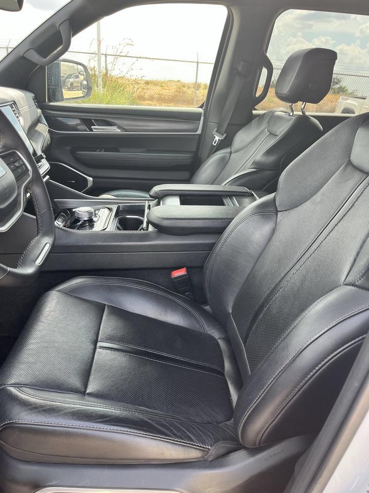 2024 Jeep Wagoneer L Series II Castroville TX