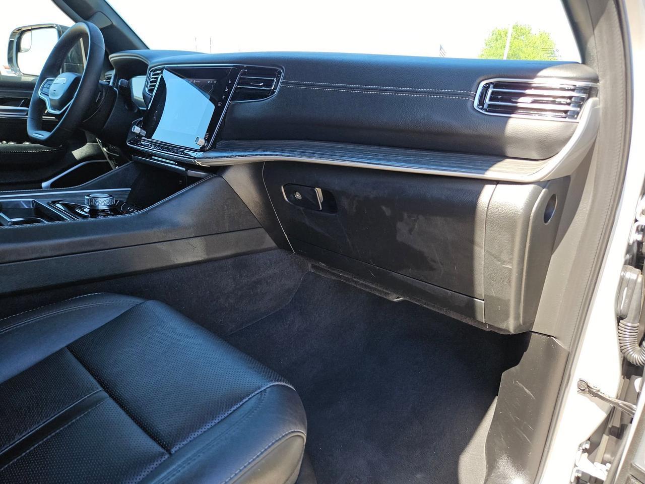 2024 Jeep Wagoneer L Series II Castroville TX