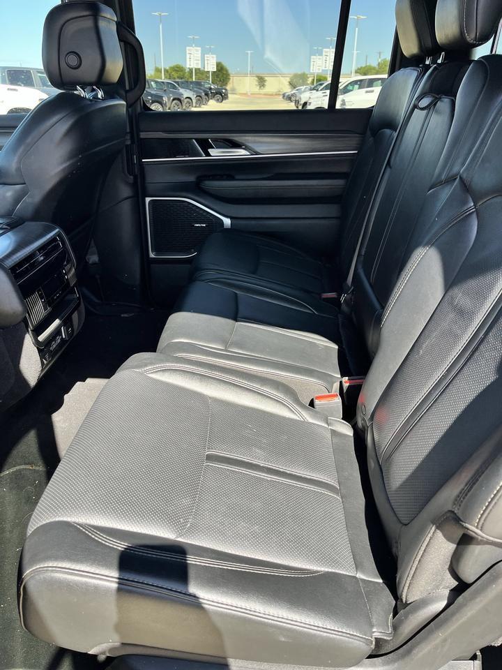 2024 Jeep Wagoneer L Series II Castroville TX