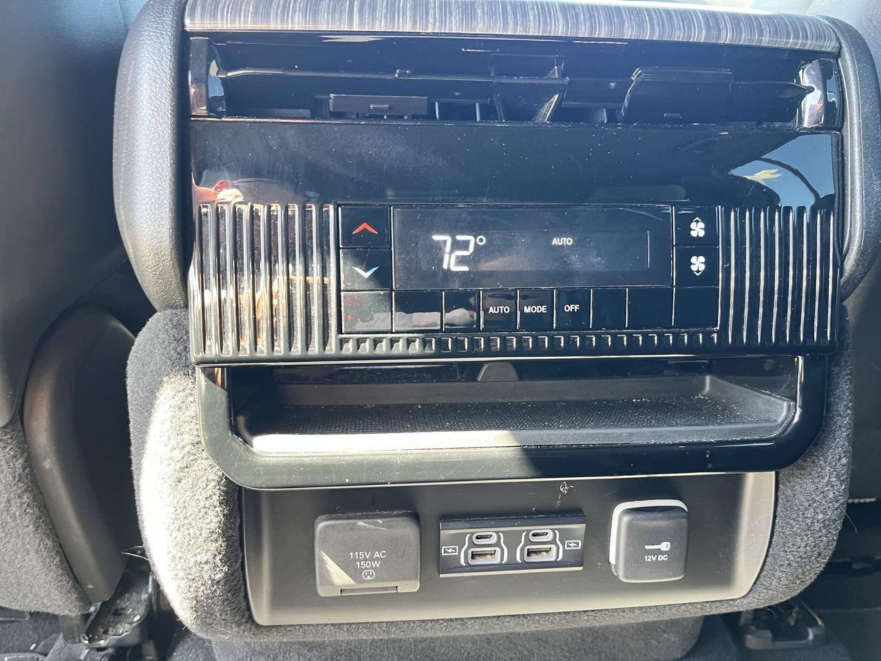 2024 Jeep Wagoneer L Series II Castroville TX
