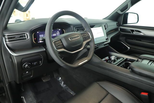 2024 Jeep Wagoneer Series II Carbide New Braunfels TX