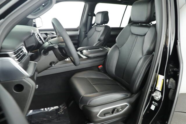2024 Jeep Wagoneer Series II Carbide New Braunfels TX