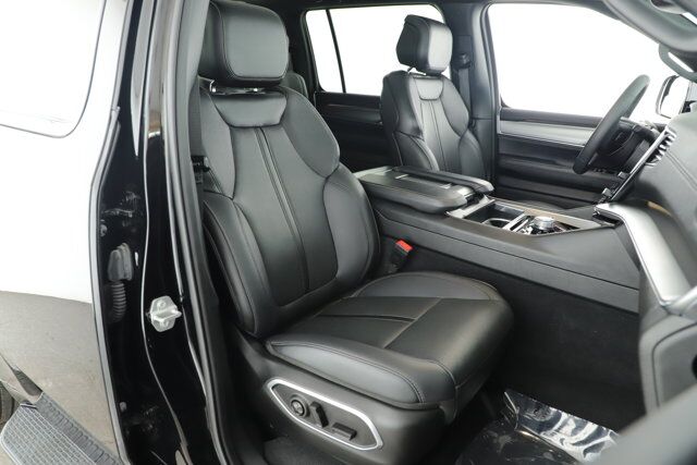 2024 Jeep Wagoneer Series II Carbide New Braunfels TX