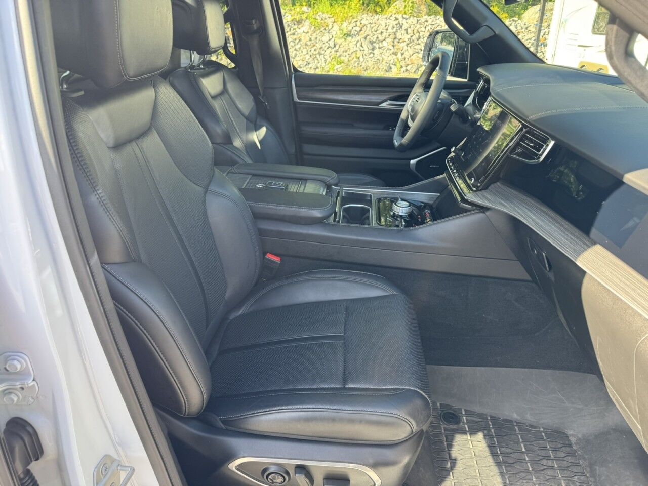 2024 Jeep Wagoneer Series II Charlton MA