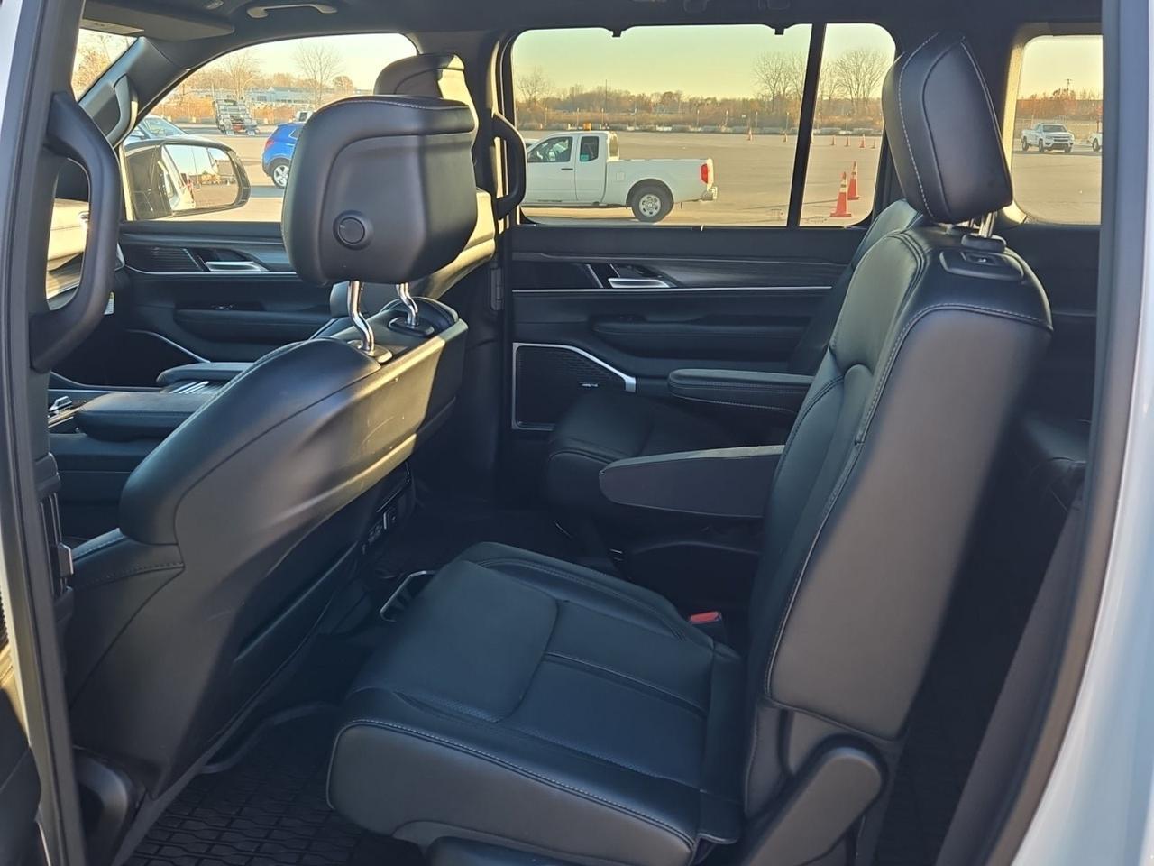 2024 Jeep Wagoneer Series II Head-Up Display Quadra-Lift Air Suspension Portland OR