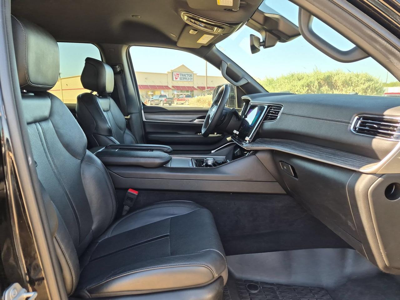 2024 Jeep Wagoneer Series II Castroville TX
