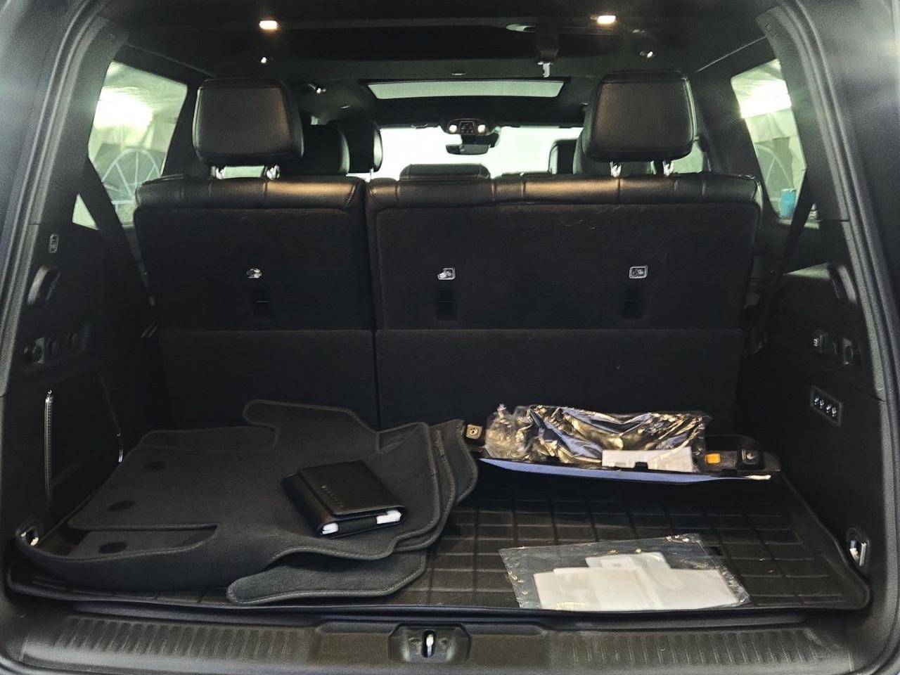 2024 Jeep Wagoneer Series II Second Row Captains Chairs Panoramic Roof Portland OR