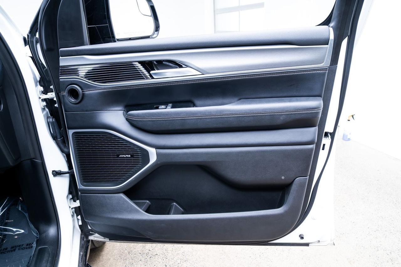 2024 Jeep Wagoneer Series II Second Row Captains Chairs Panoramic Roof Portland OR