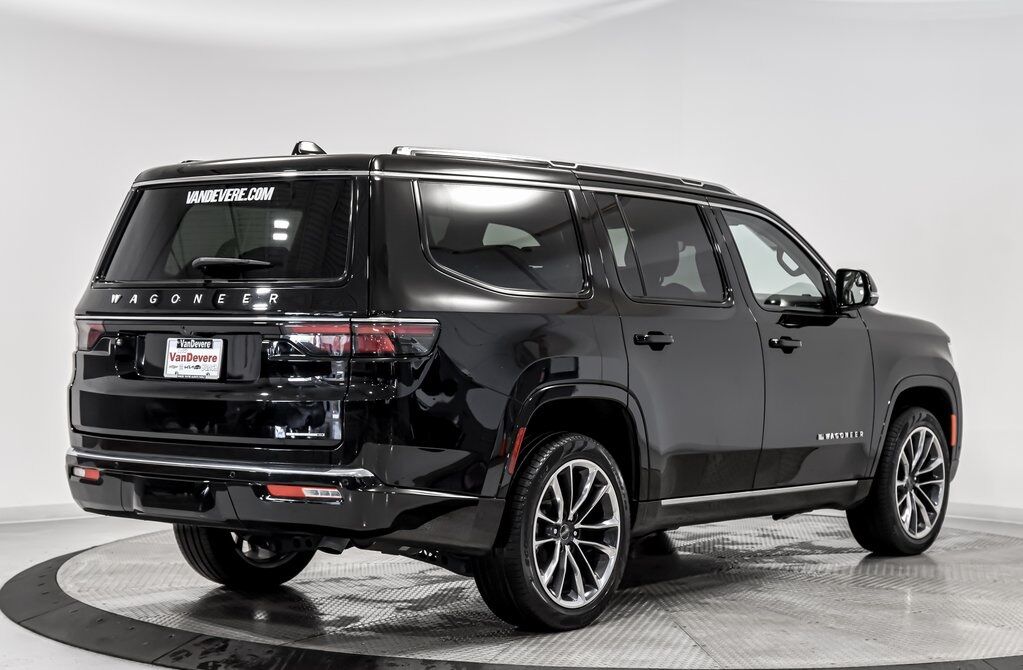2024 Jeep Wagoneer Series III Akron OH