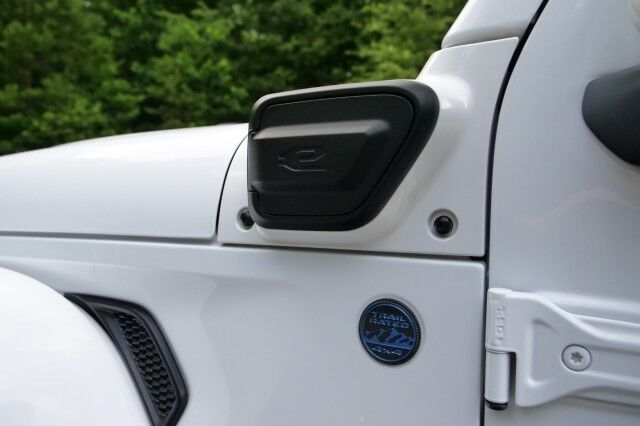 2024 Jeep Wrangler 4XE High Altitude 4x4 / Sky One Power Top / Heated Seats! High Point NC