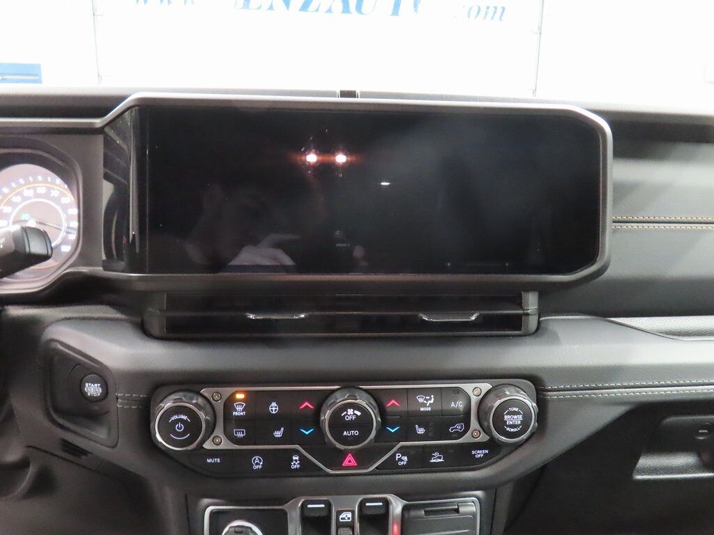 2024 Jeep Wrangler 4x4 Unlimited Sahara Fond du Lac WI