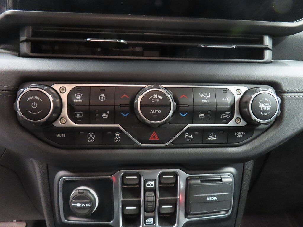 2024 Jeep Wrangler 4x4 Unlimited Sahara Fond du Lac WI