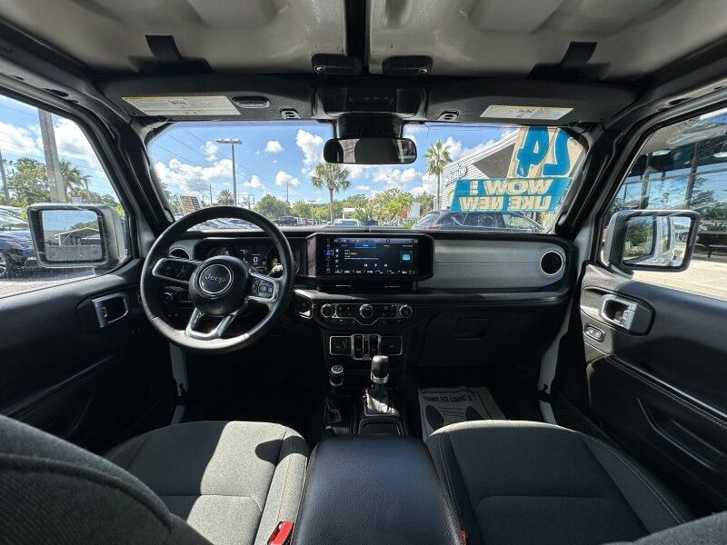 2024 Jeep Wrangler 4xe Sahara photo 21