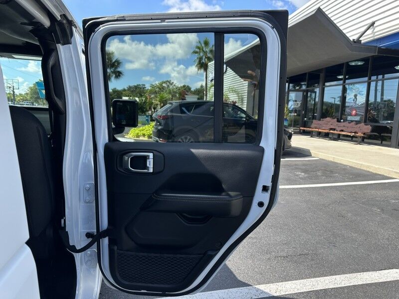 2024 Jeep Wrangler 4xe Sahara photo 35