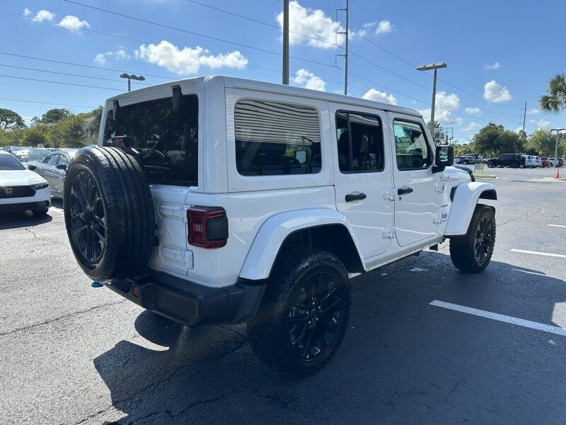 2024 Jeep Wrangler 4xe Sahara photo 5