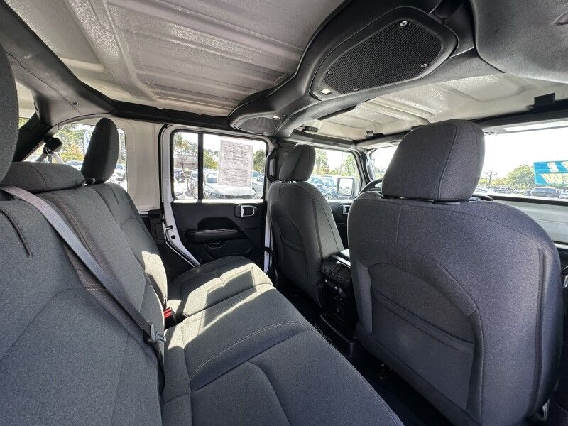 2024 Jeep Wrangler 4xe Sahara photo 17