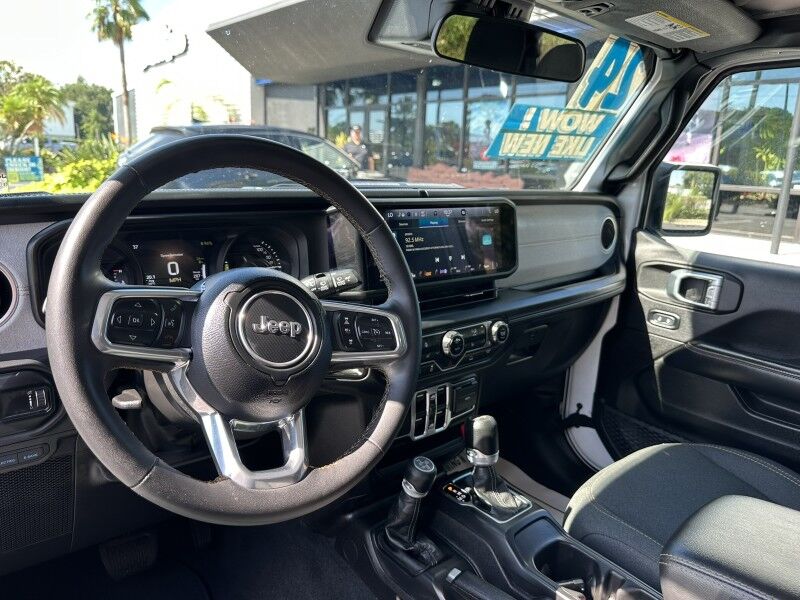 2024 Jeep Wrangler 4xe Sahara photo 12