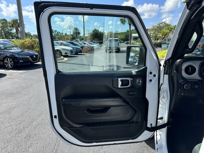 2024 Jeep Wrangler 4xe Sahara photo 32