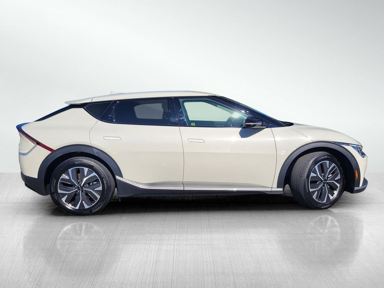2024 KIA EV6 LIGHT LONG RANGE