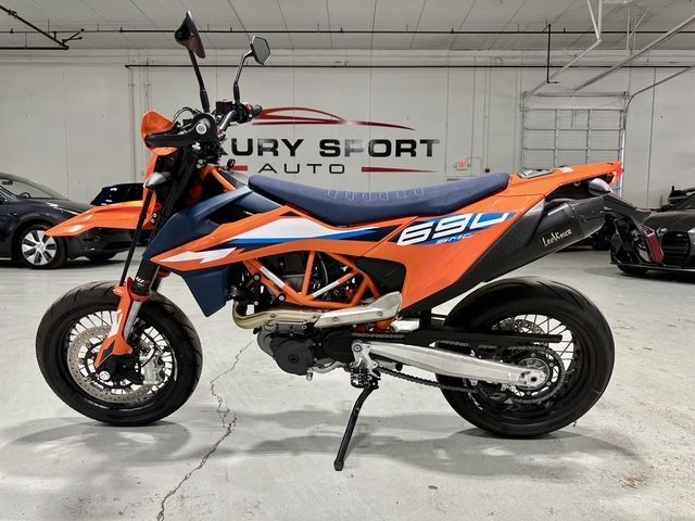 2024 KTM 690 SMC R