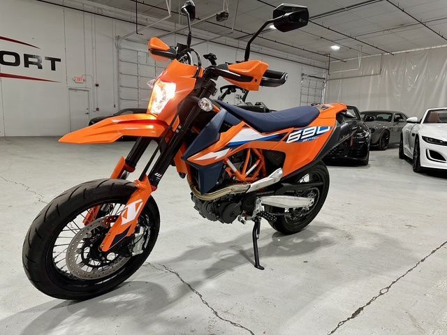 2024 KTM 690 SMC R