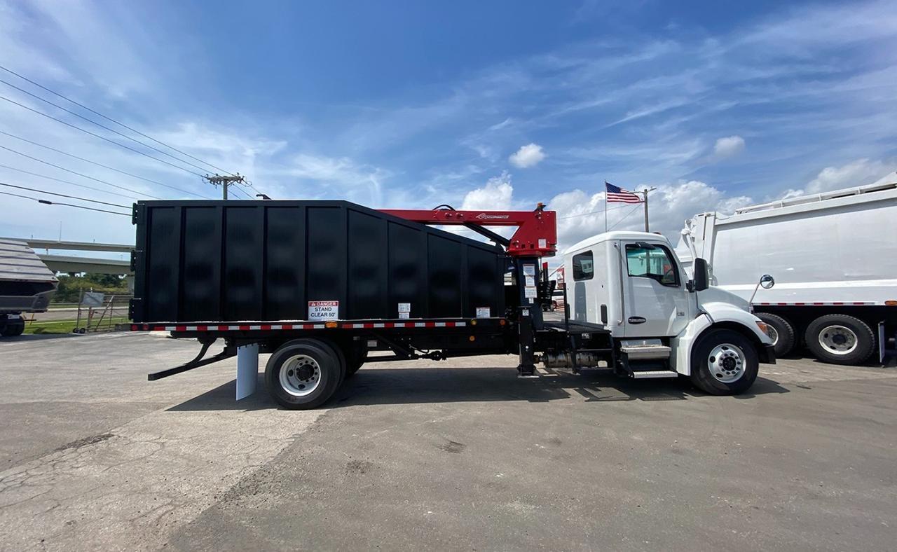 2024 Kenworth T380 28 yd Pac Mac Grapple Truck