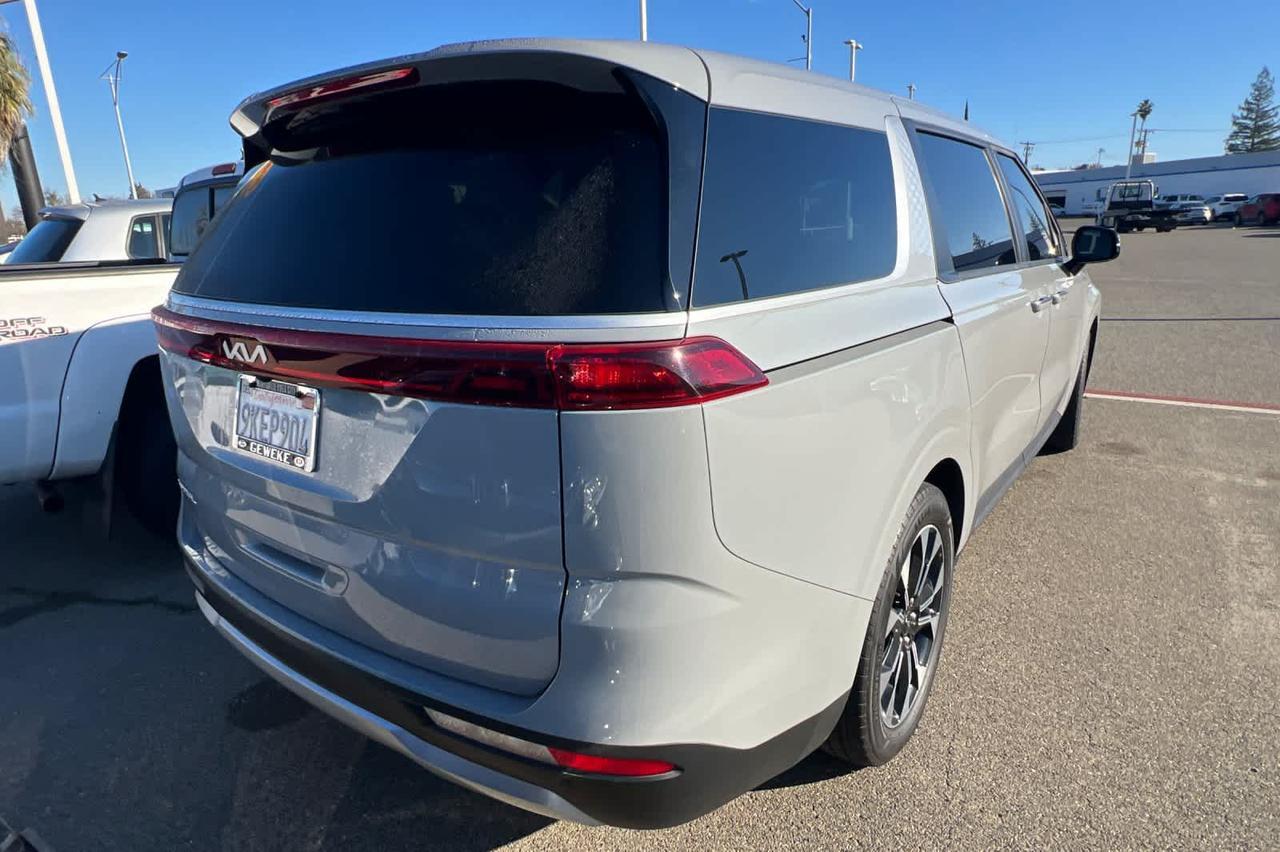 2024 Kia Carnival EX