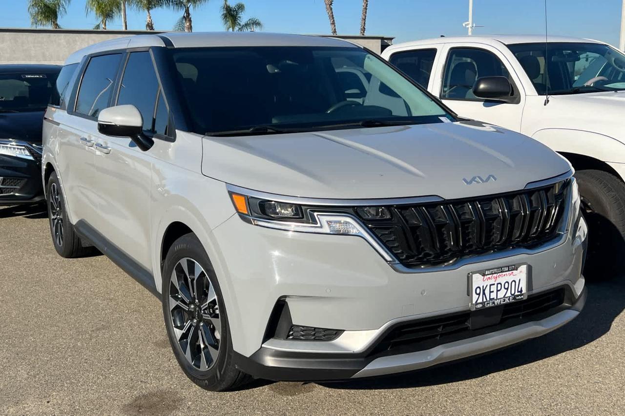 2024 Kia Carnival EX