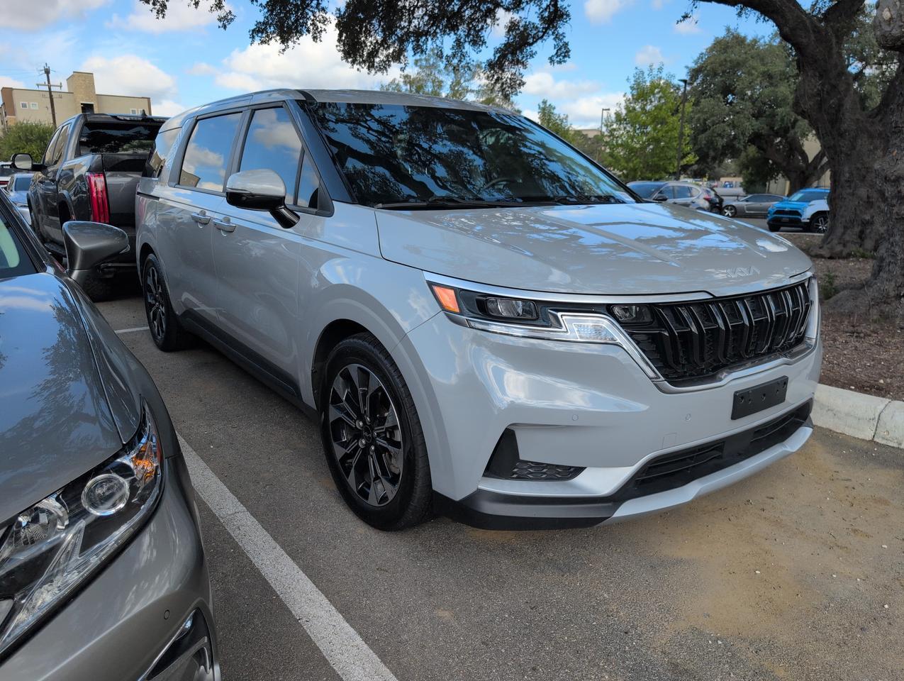 2024 Kia Carnival EX