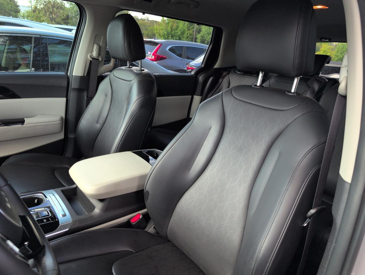 2024 Kia Carnival EX