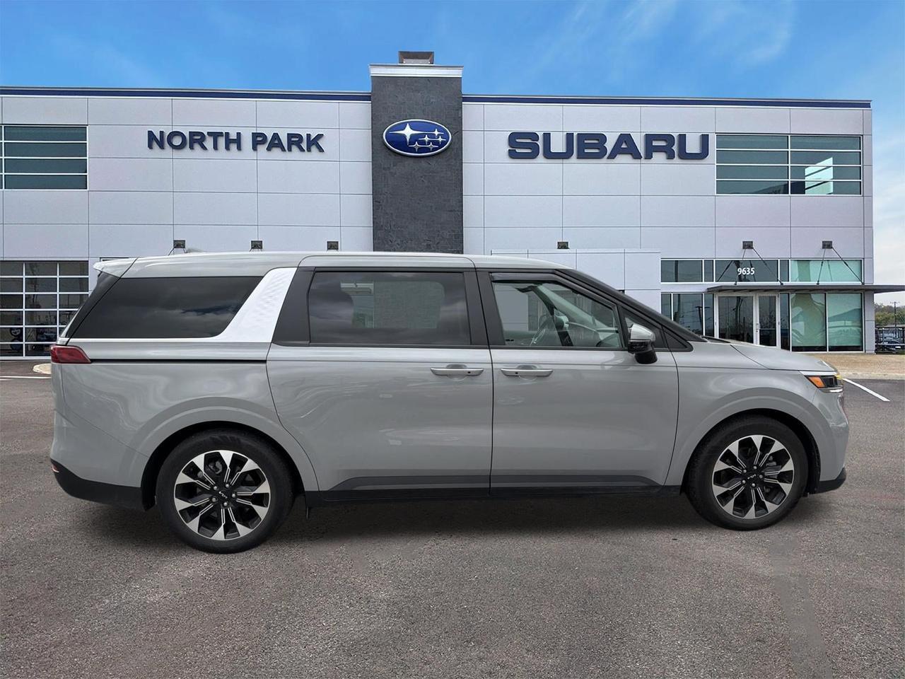 2024 Kia Carnival EX