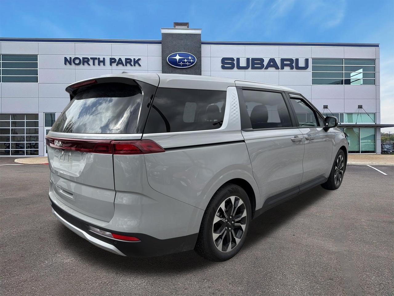2024 Kia Carnival EX