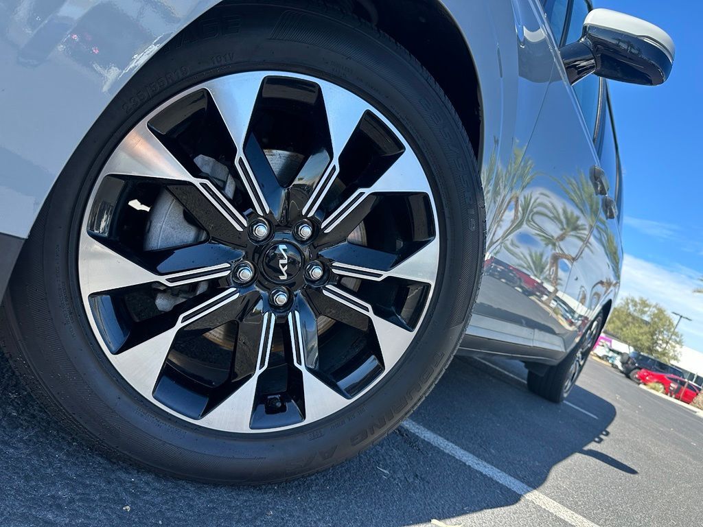 2024 Kia Carnival EX
