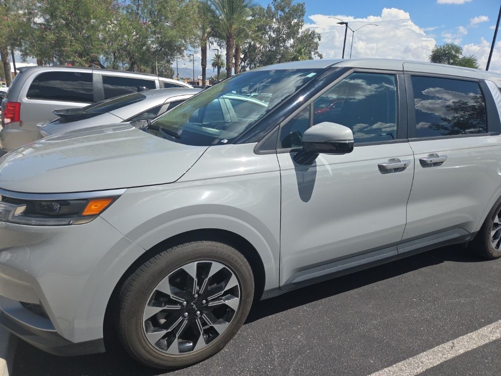 2024 Kia Carnival EX