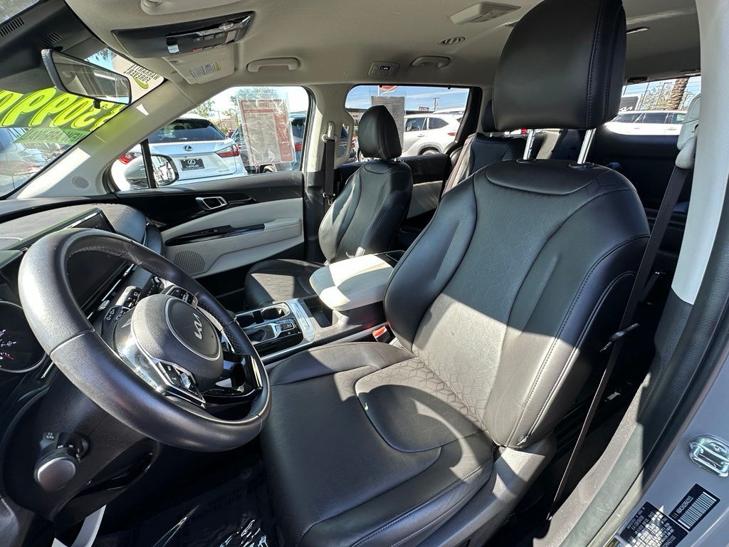 2024 Kia Carnival EX