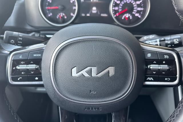 2024 Kia Carnival LX