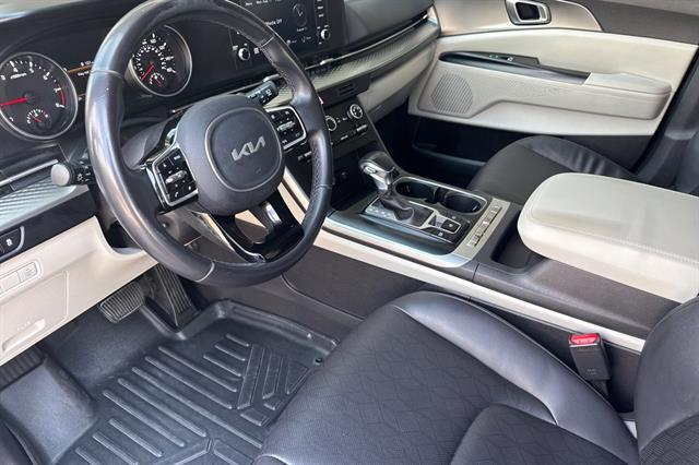 2024 Kia Carnival LX