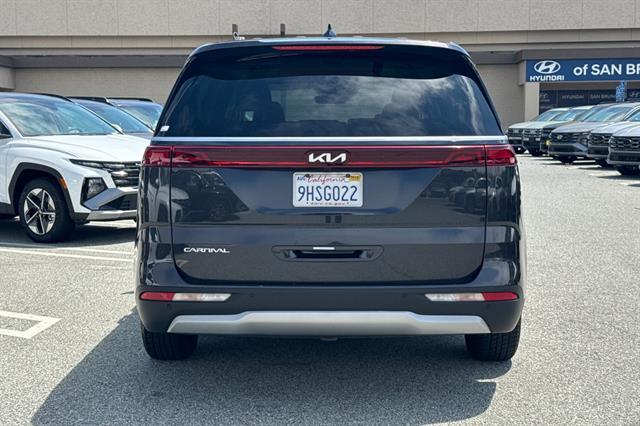 2024 Kia Carnival LX