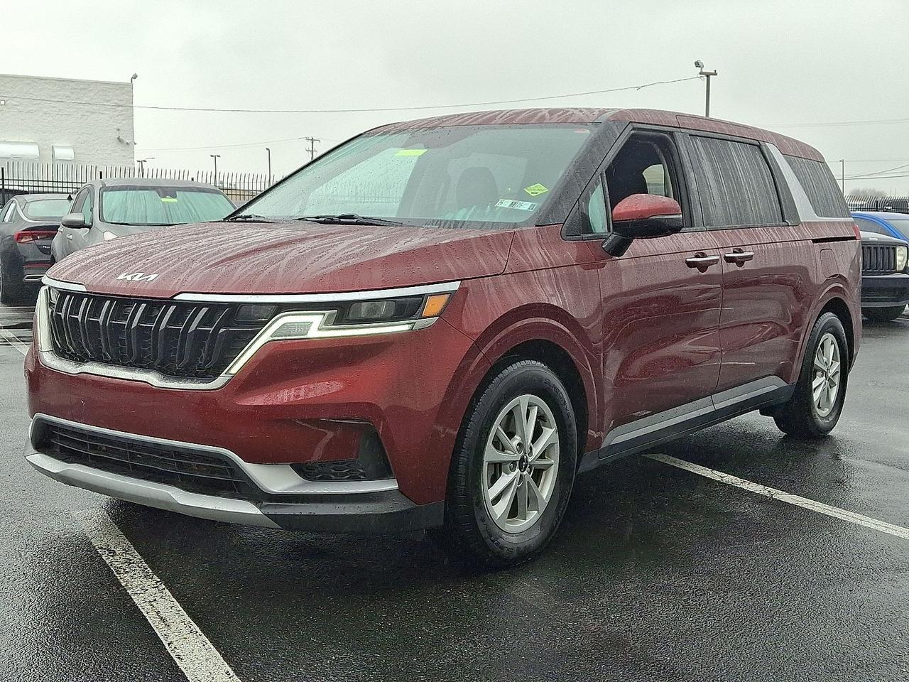 2024 Kia Carnival LX photo 3