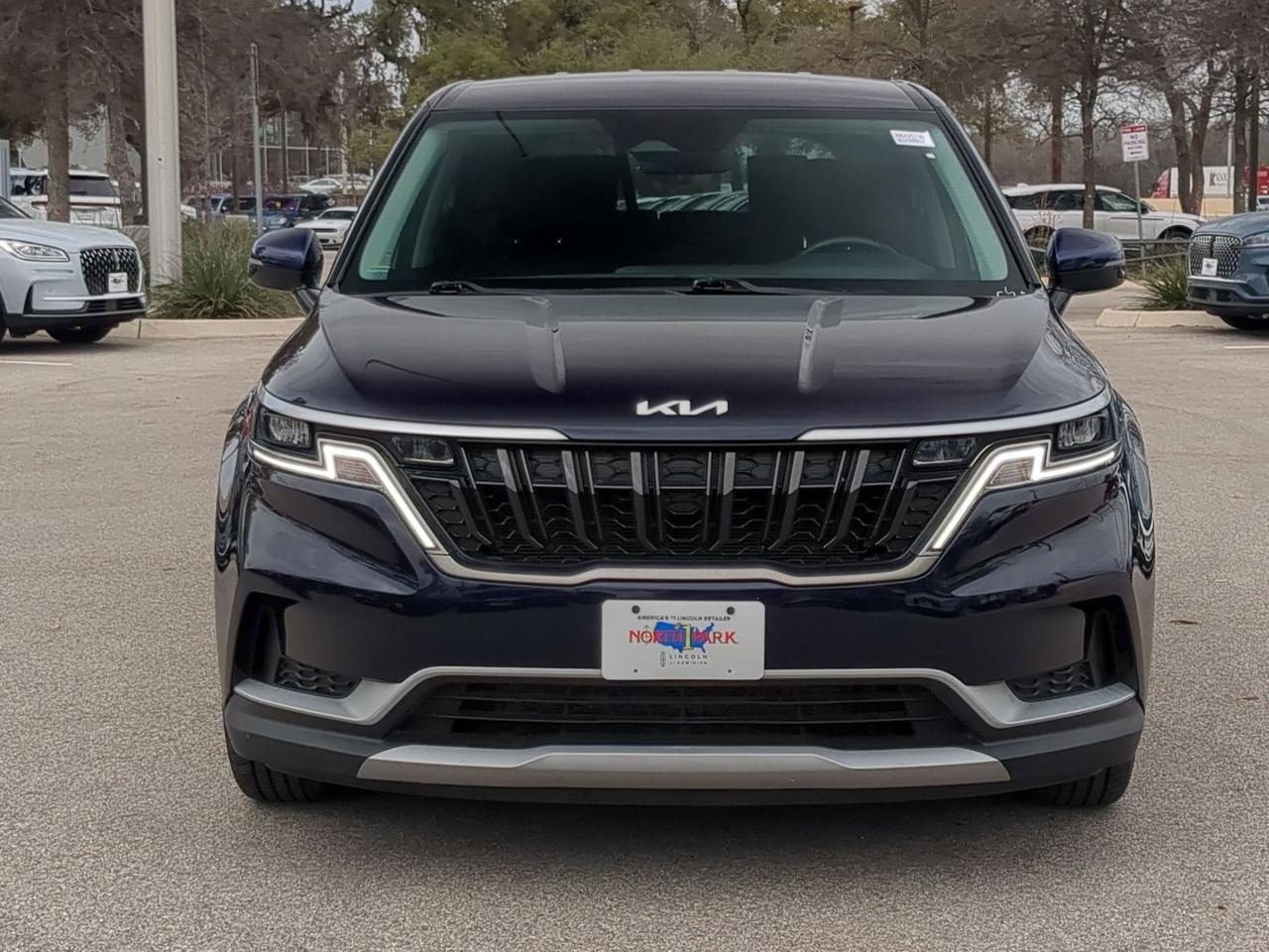 2024 Kia Carnival LX