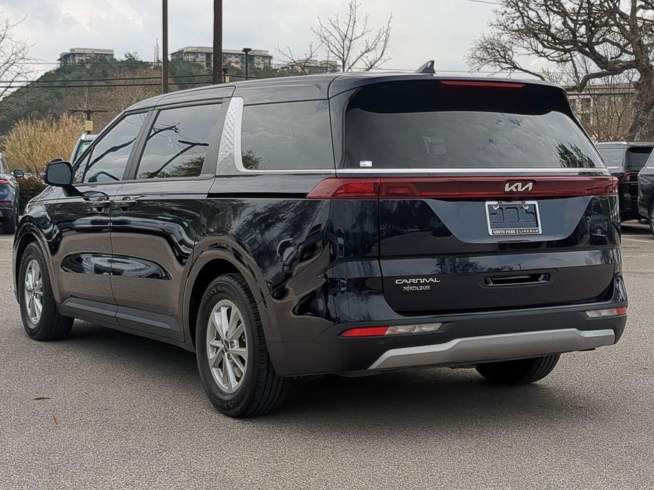 2024 Kia Carnival LX