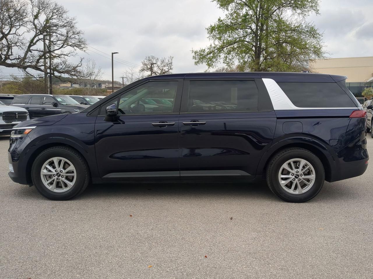 2024 Kia Carnival LX