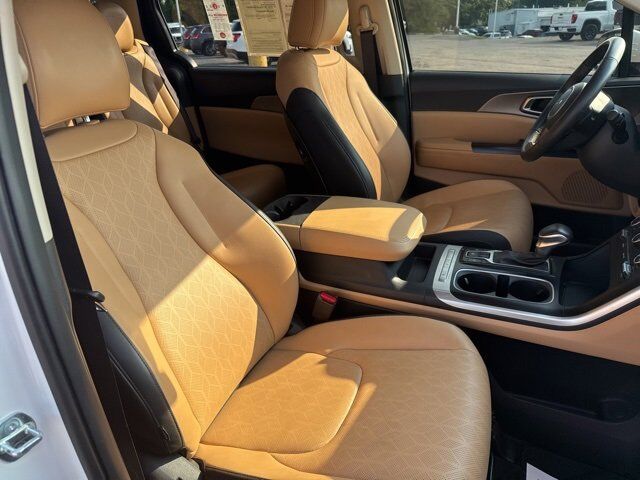 2024 Kia Carnival LX Carbondale IL