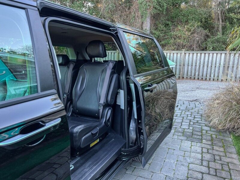 2024 Kia Carnival LX Wilmington NC