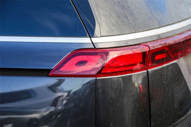 2024 Kia Carnival EX photo 9