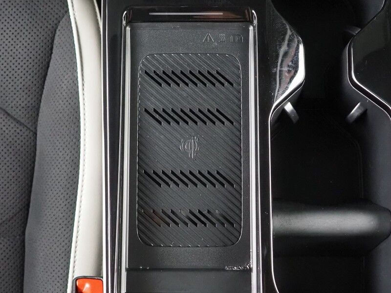 2024 Kia EV6 GT-Line *HEADS-UP DISPLAY, NAVIGATION, ADAPTIVE CRUISE, SAFETY ALERTS, 360 VIEW CAMERAS, MOONROOF, SUEDE LEATHER, CLIMATE SEATS, 19 INCH WHEELS, MERIDIAN AUDIO, WIRELESS CHARGING, ANDROID & APPLE Round Rock TX